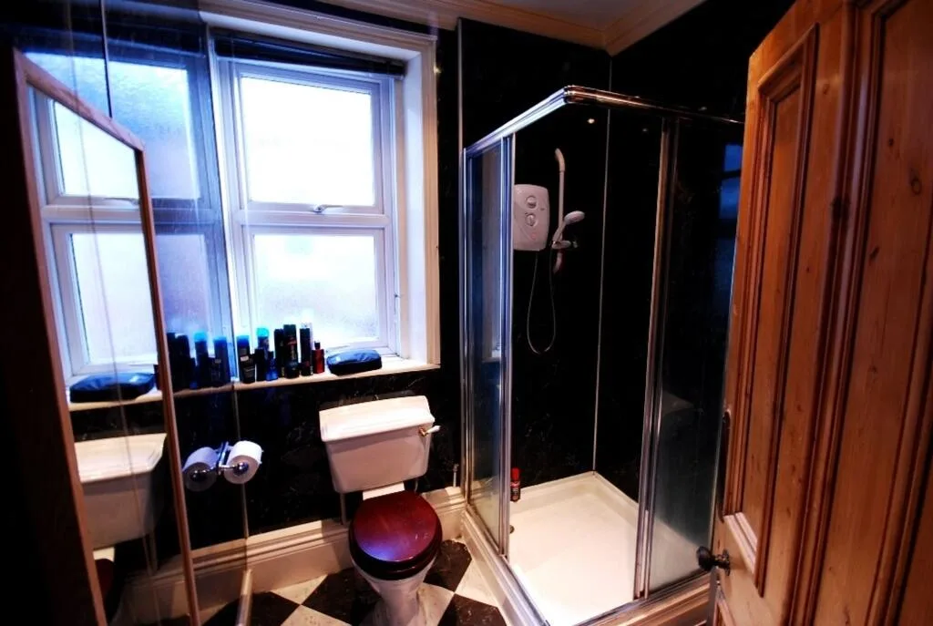 6 bedroom terraced house for rent