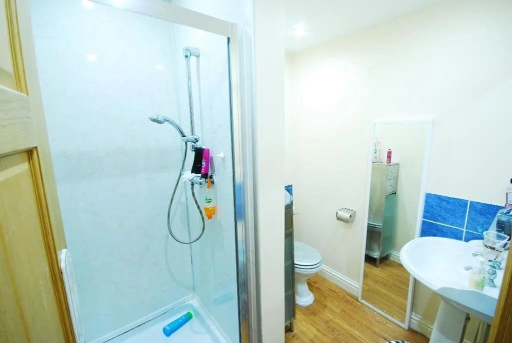 6 bedroom terraced house for rent
