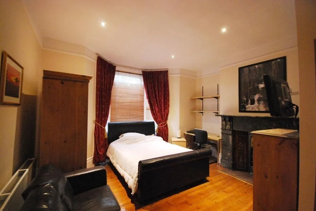 6 bedroom terraced house for rent