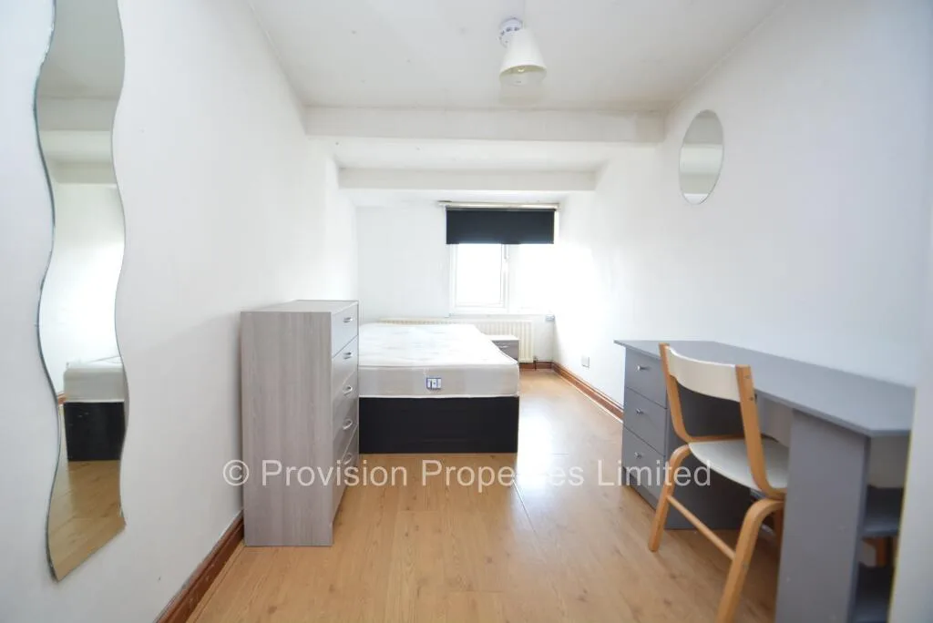 8 bedroom terraced house for rent