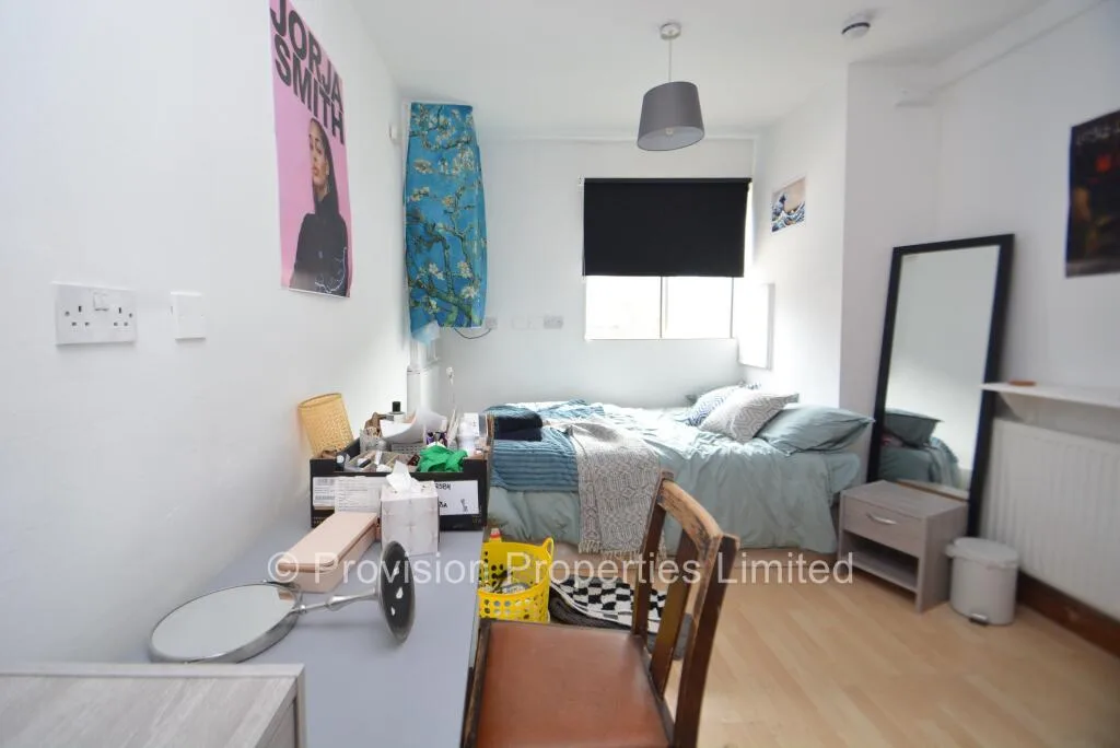 8 bedroom terraced house for rent