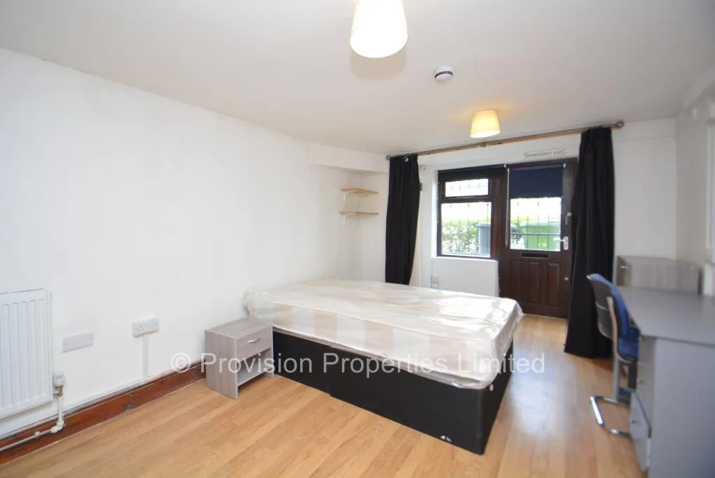 8 bedroom terraced house for rent