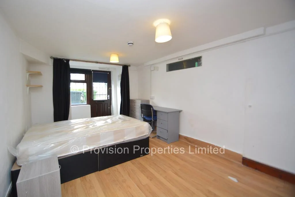 8 bedroom terraced house for rent
