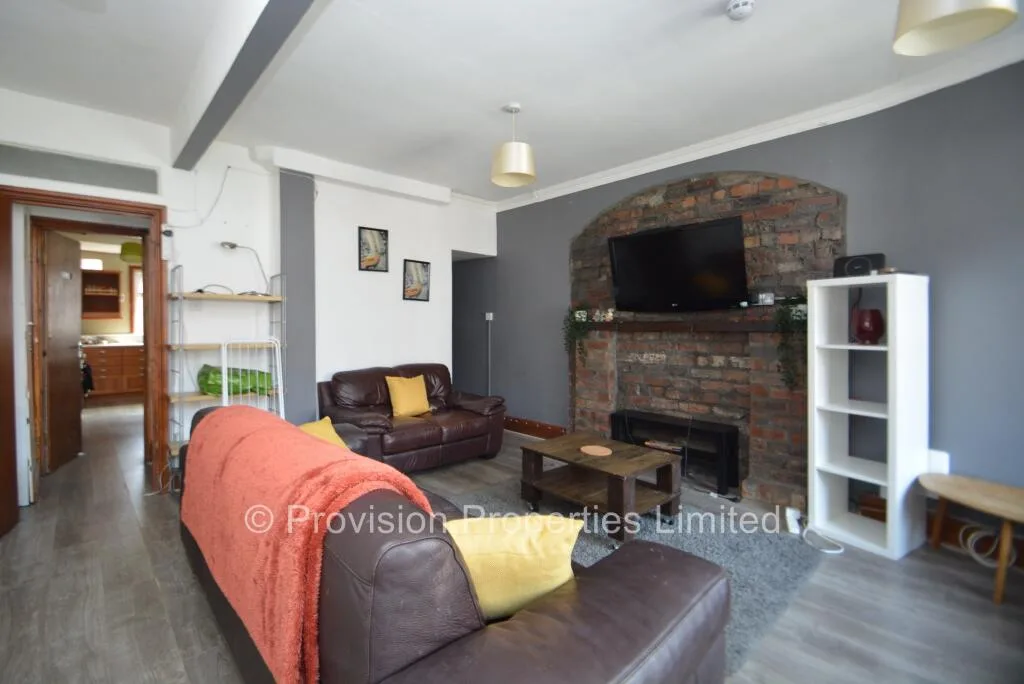 8 bedroom terraced house for rent