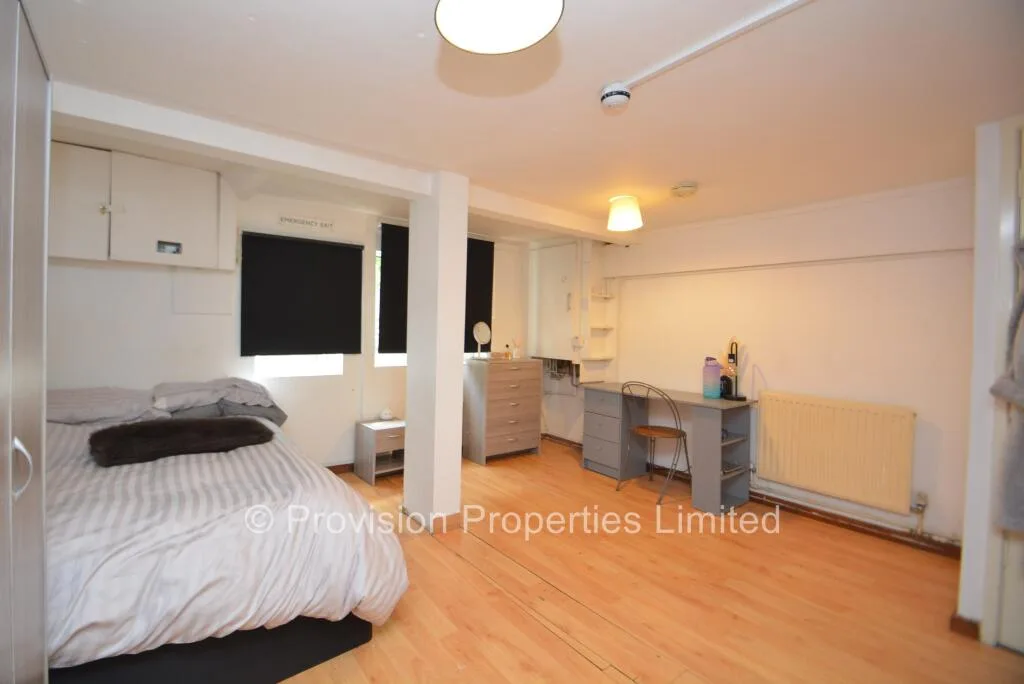 8 bedroom terraced house for rent
