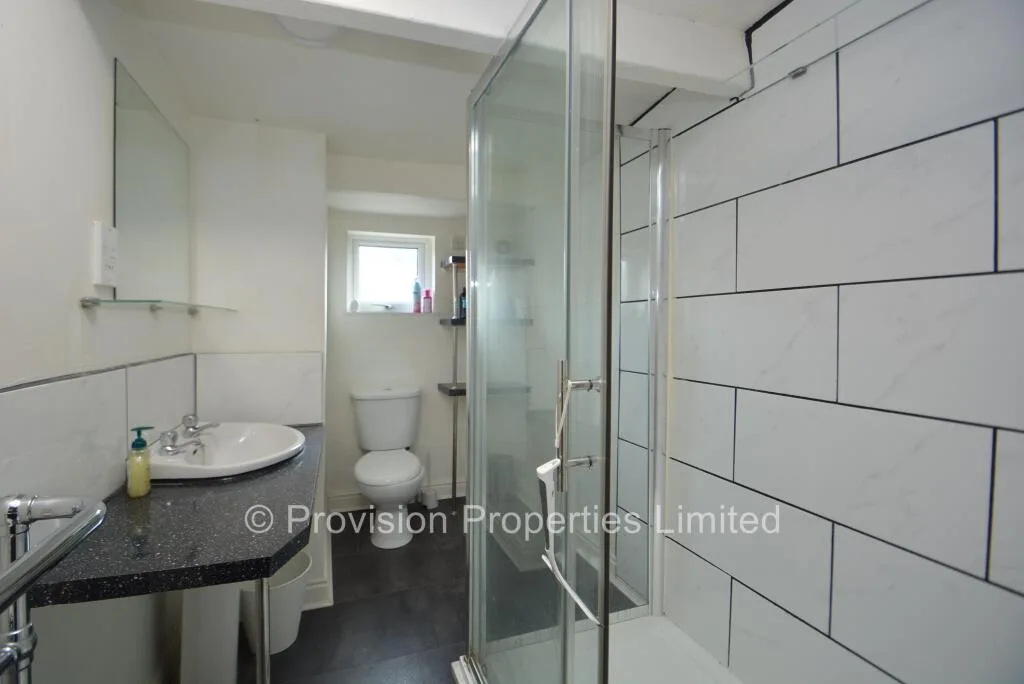 8 bedroom terraced house for rent