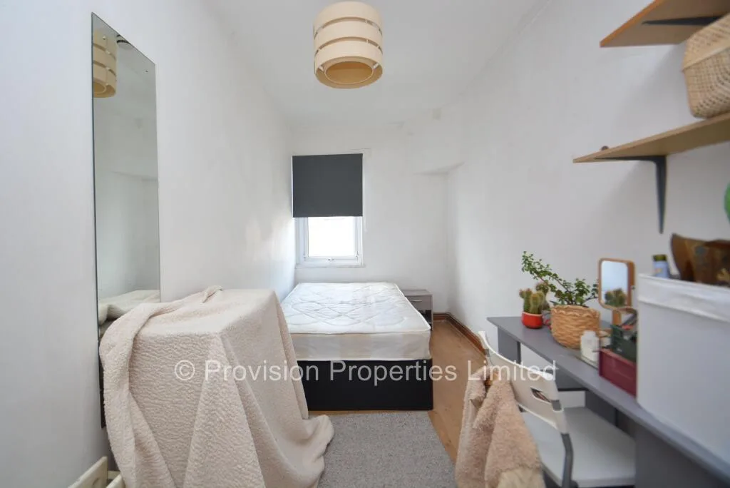 8 bedroom terraced house for rent