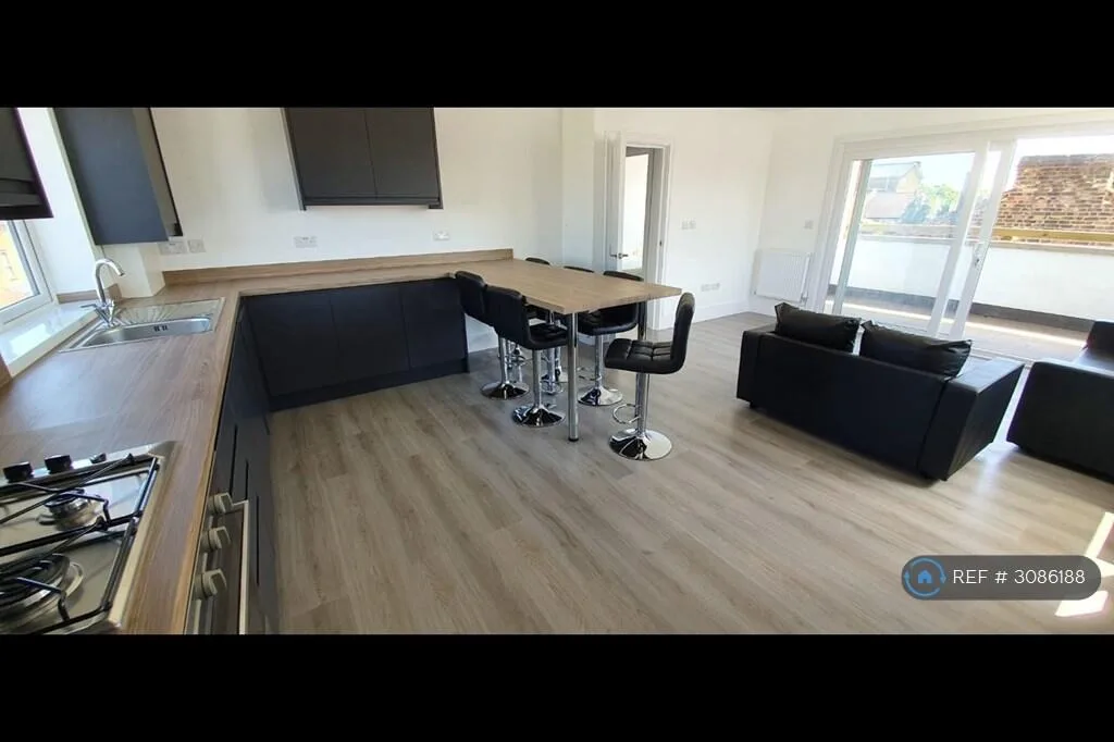 3 bedroom flat for rent