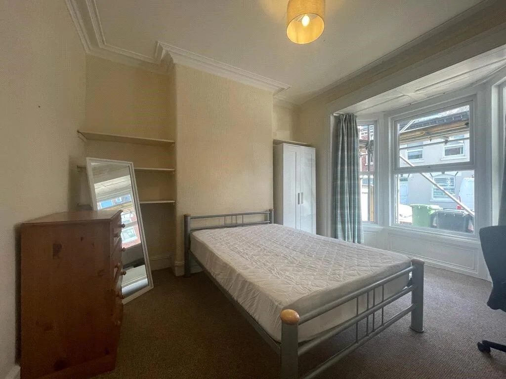 5 bedroom house for rent