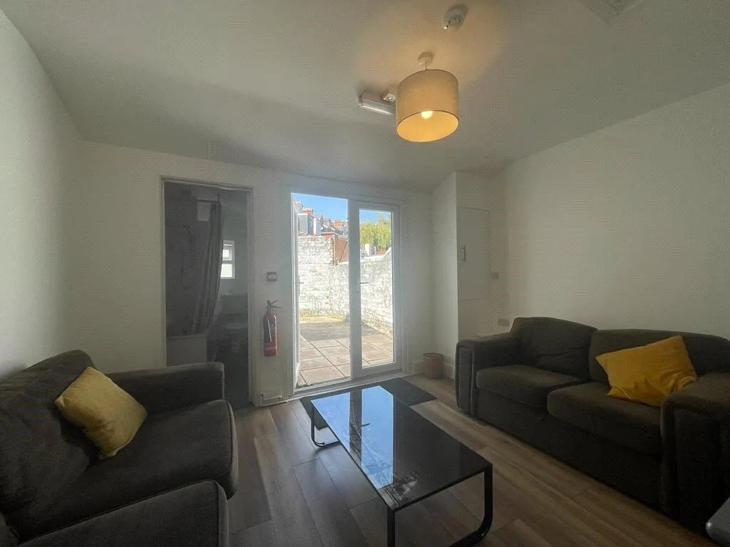 5 bedroom house for rent