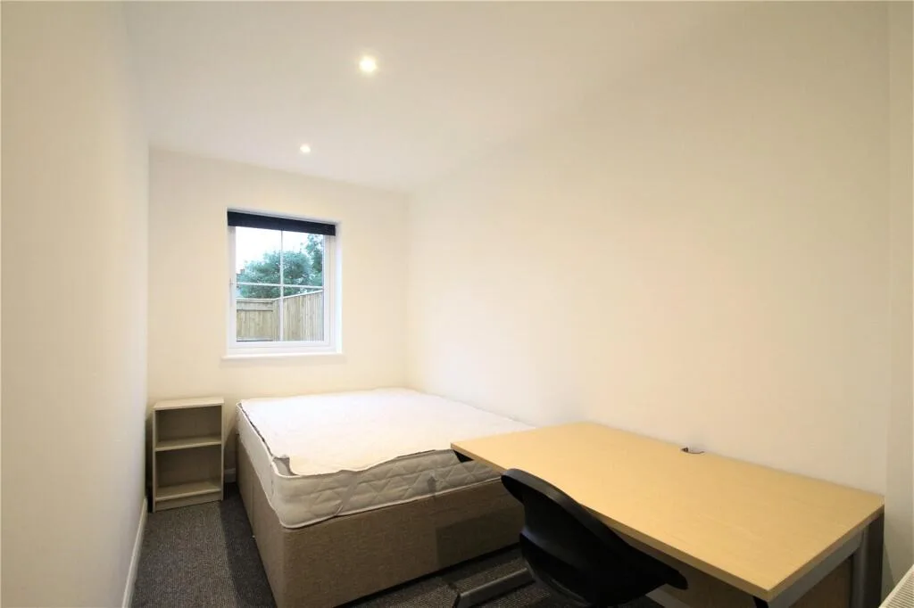 4 bedroom semi-detached house for rent