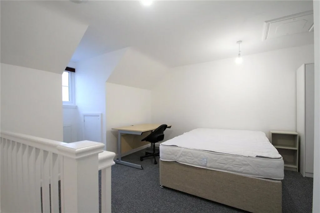 4 bedroom semi-detached house for rent
