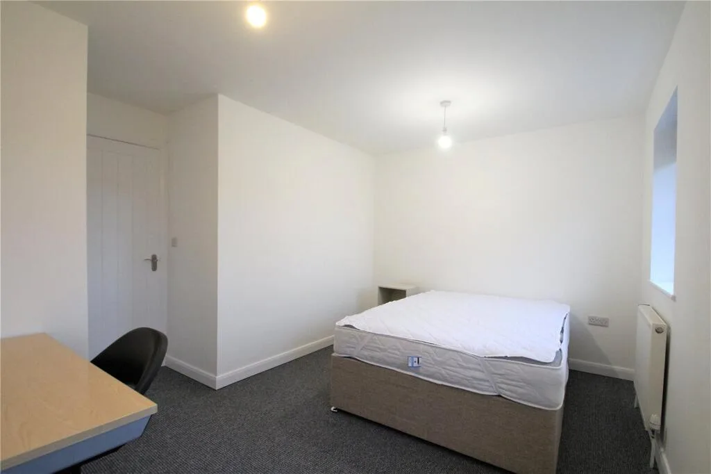 4 bedroom semi-detached house for rent