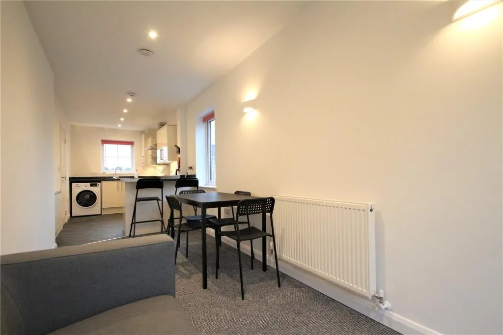 4 bedroom semi-detached house for rent