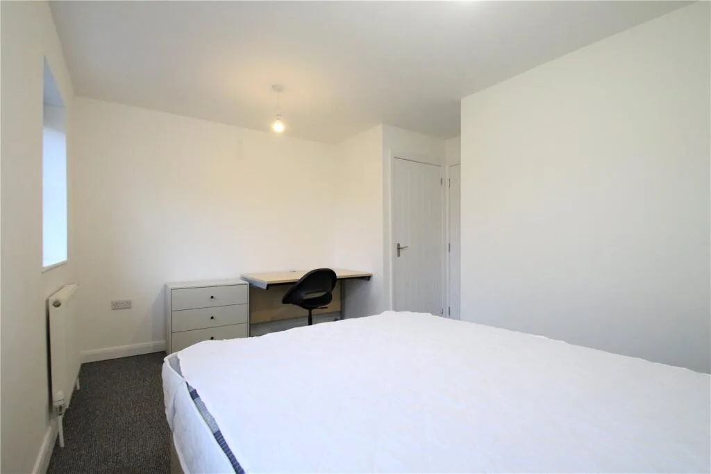 4 bedroom semi-detached house for rent