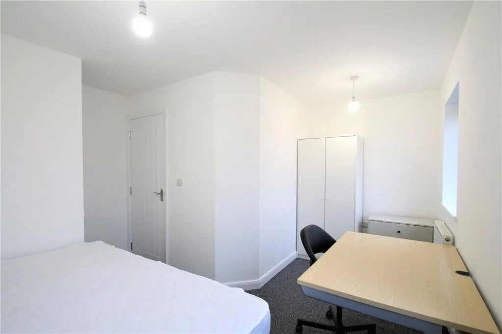 4 bedroom semi-detached house for rent