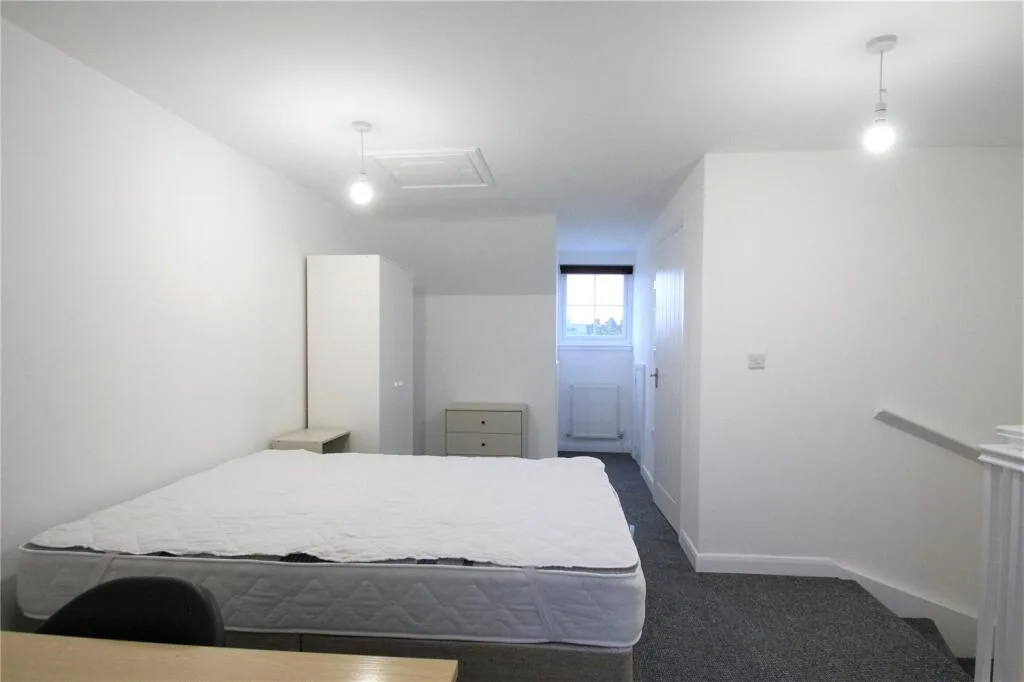 4 bedroom semi-detached house for rent