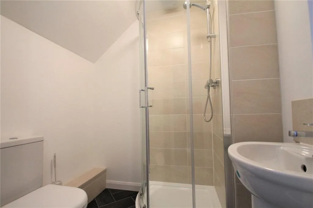 4 bedroom semi-detached house for rent