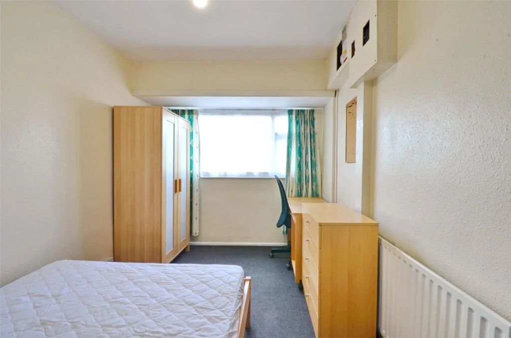 6 bedroom terraced house for rent