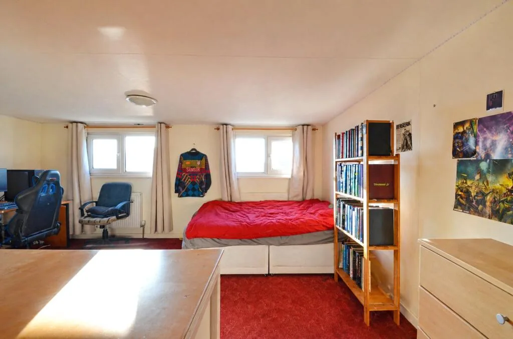 6 bedroom semi-detached house for rent