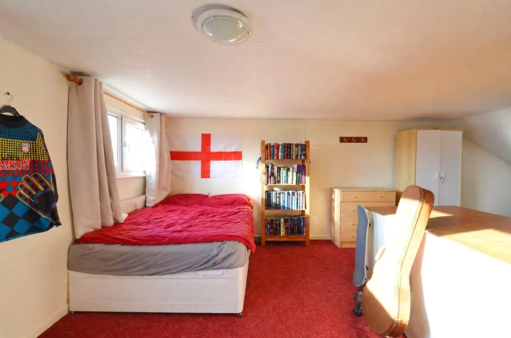 6 bedroom semi-detached house for rent
