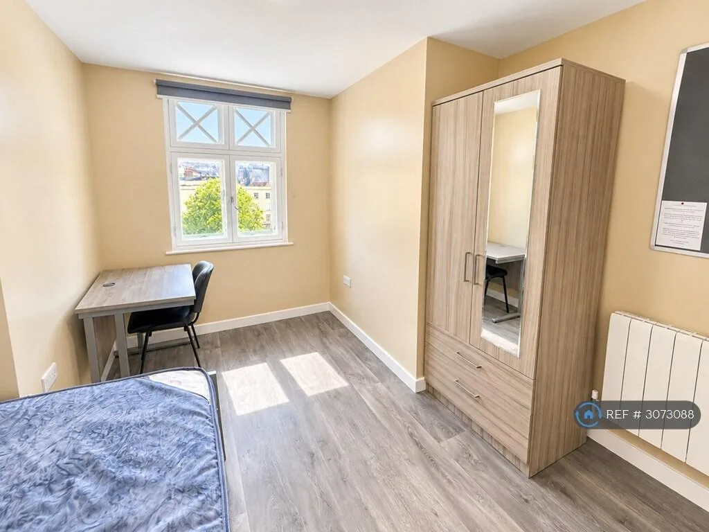 4 bedroom flat for rent