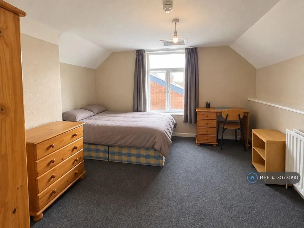 4 bedroom end of terrace house for rent