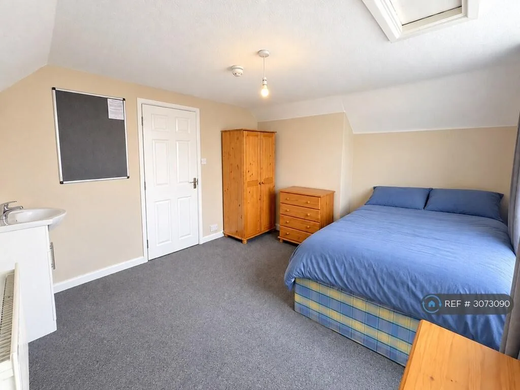 4 bedroom end of terrace house for rent
