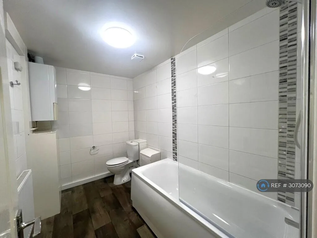 4 bedroom end of terrace house for rent