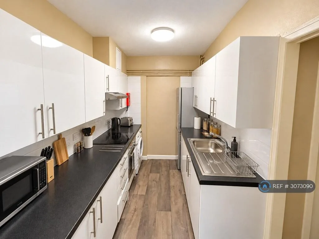 4 bedroom end of terrace house for rent