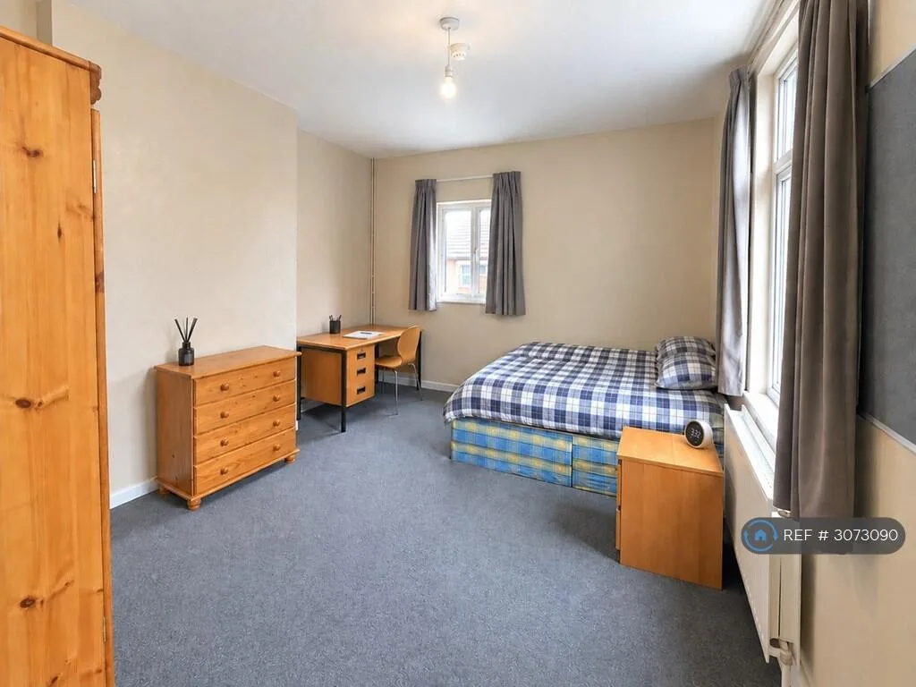 4 bedroom end of terrace house for rent