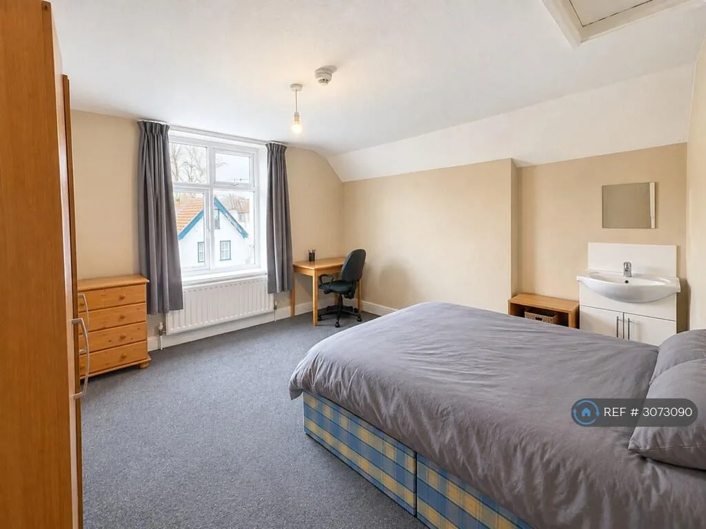4 bedroom end of terrace house for rent