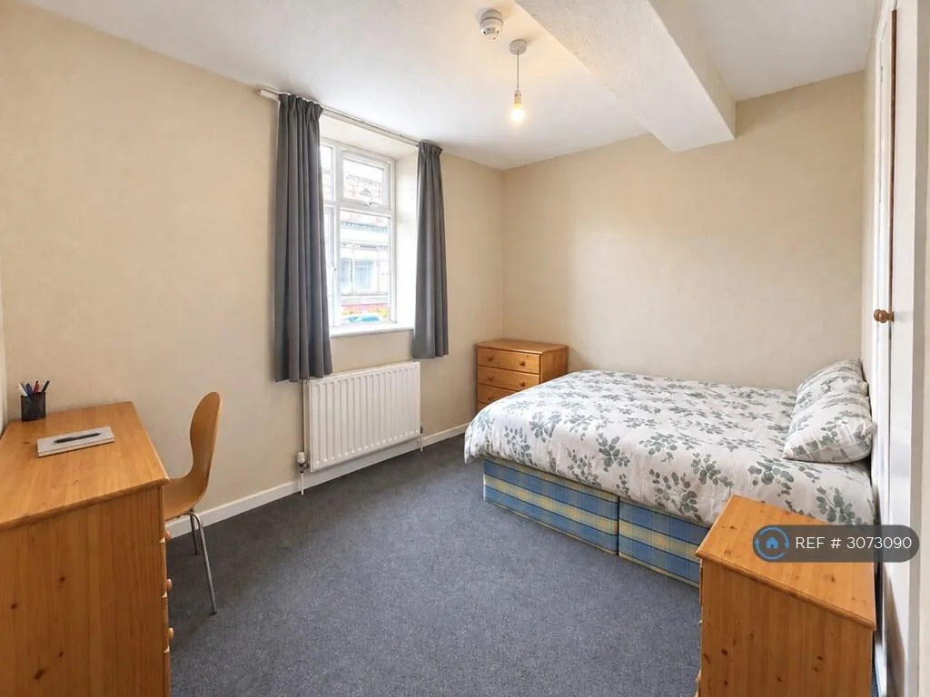 4 bedroom end of terrace house for rent