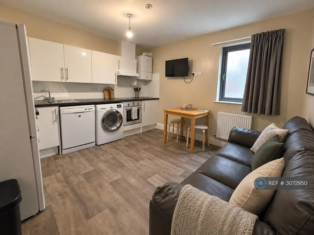 3 bedroom flat for rent