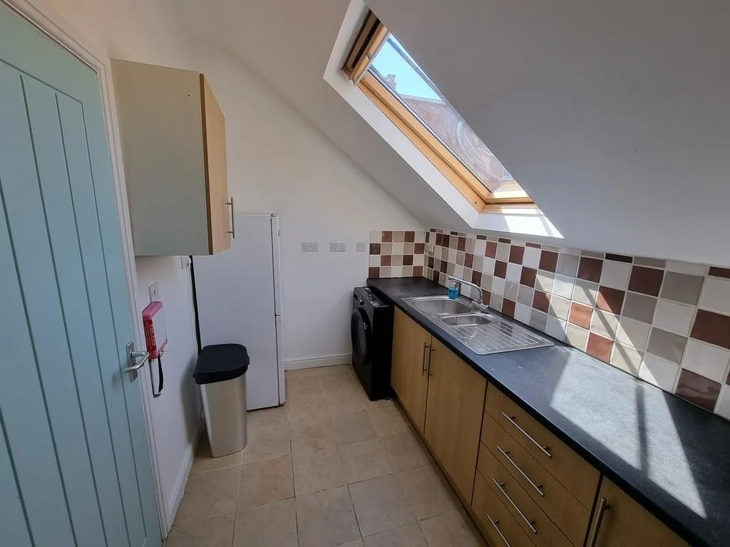 6 bedroom flat for rent