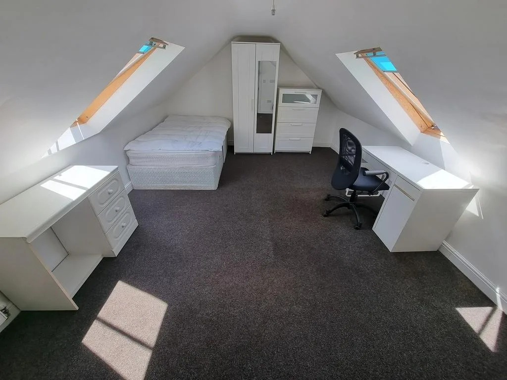 6 bedroom flat for rent