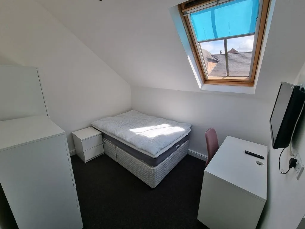 6 bedroom flat for rent