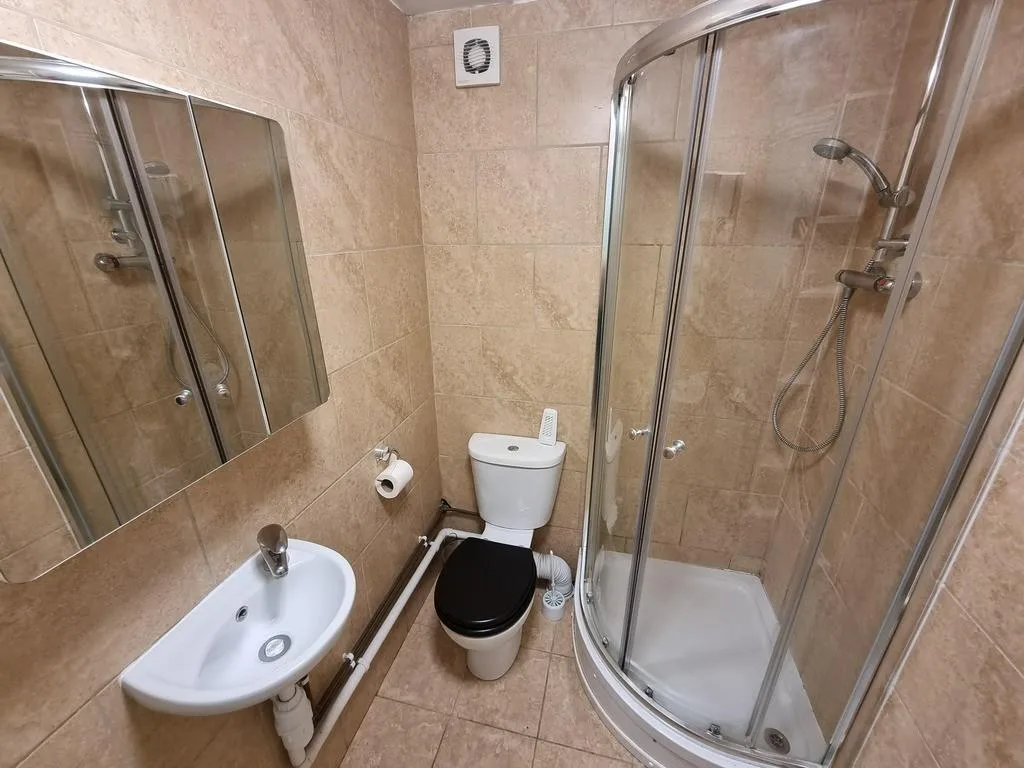 6 bedroom flat for rent