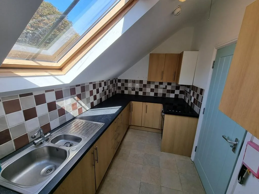 6 bedroom flat for rent
