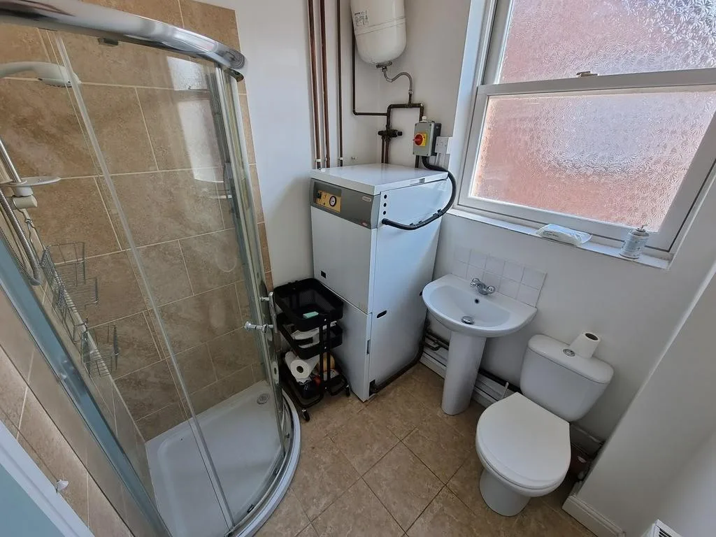 6 bedroom flat for rent