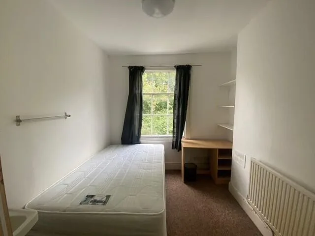 7 bedroom end of terrace house for rent