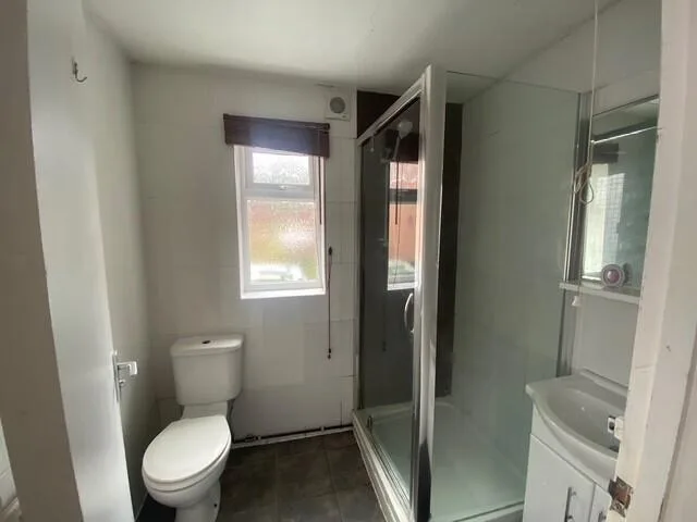 7 bedroom end of terrace house for rent