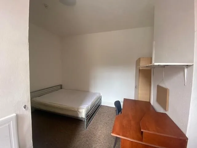 7 bedroom end of terrace house for rent