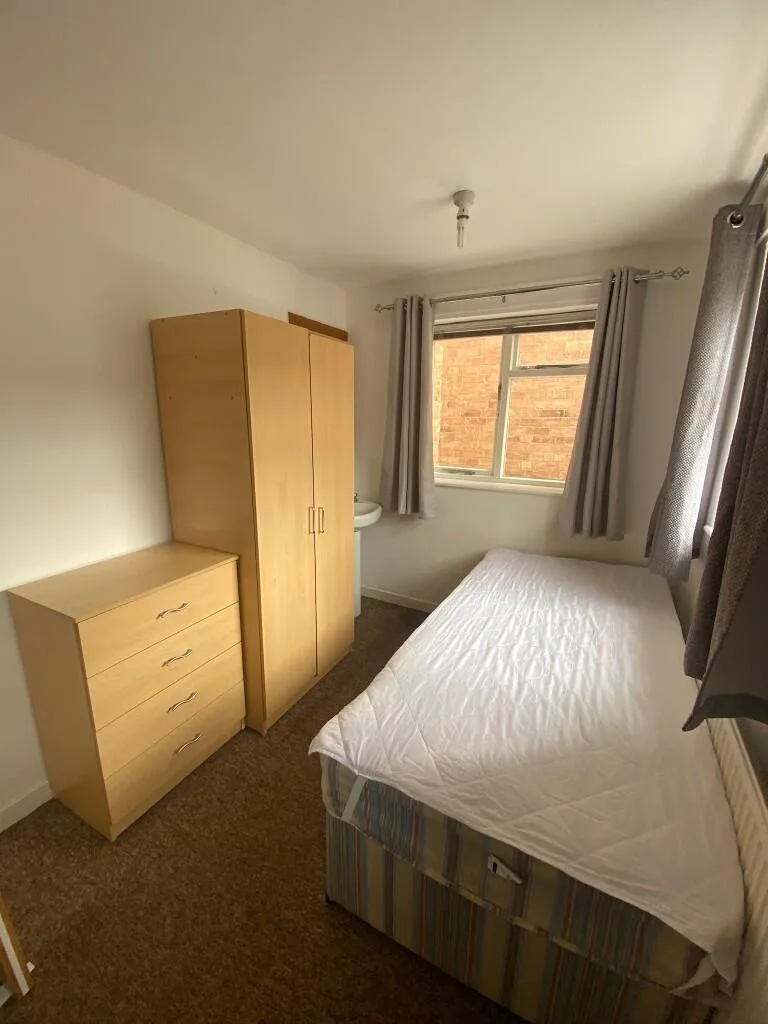 7 bedroom end of terrace house for rent