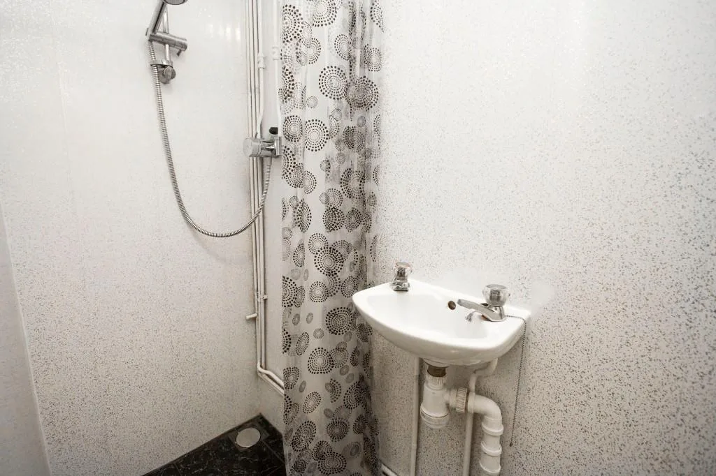 7 bedroom end of terrace house for rent