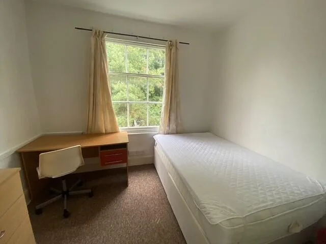 7 bedroom end of terrace house for rent