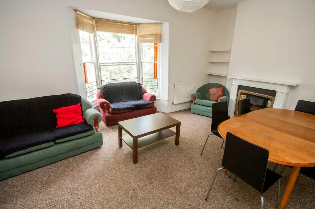 7 bedroom end of terrace house for rent