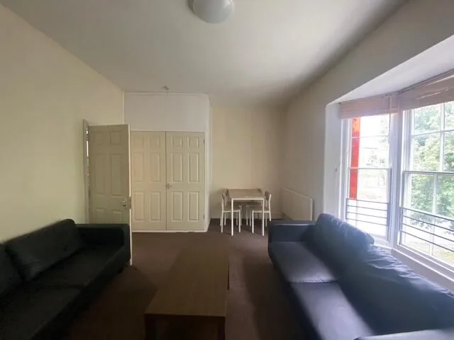 7 bedroom end of terrace house for rent