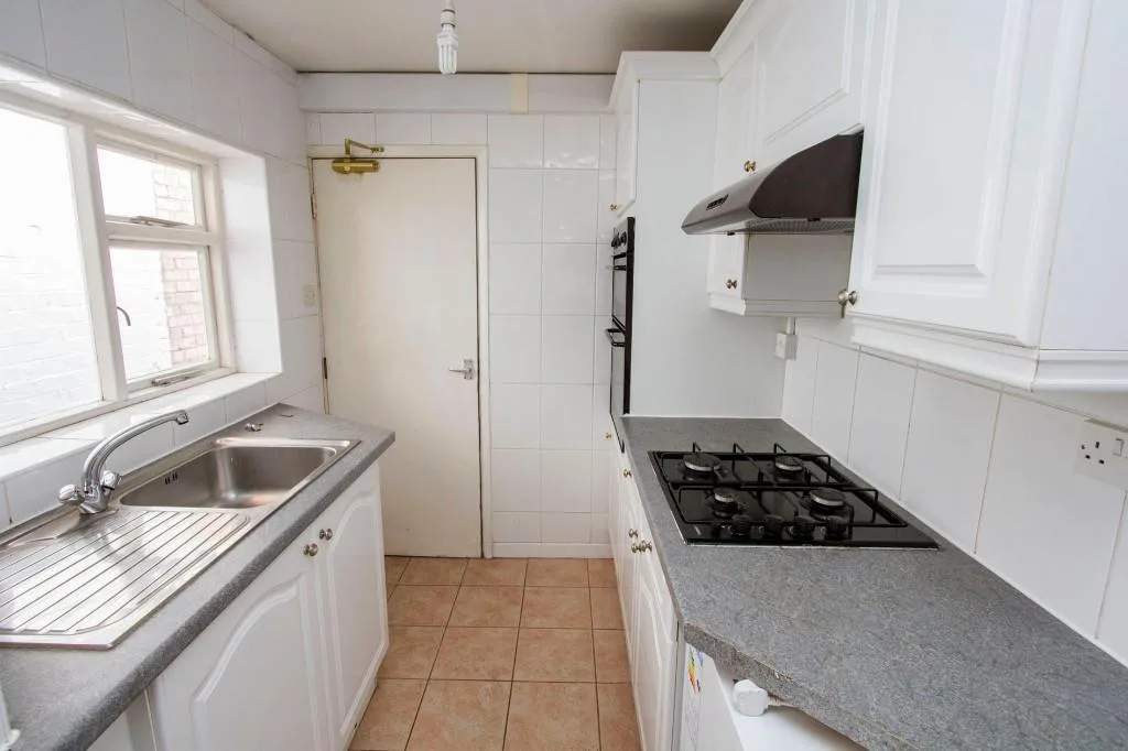 7 bedroom end of terrace house for rent