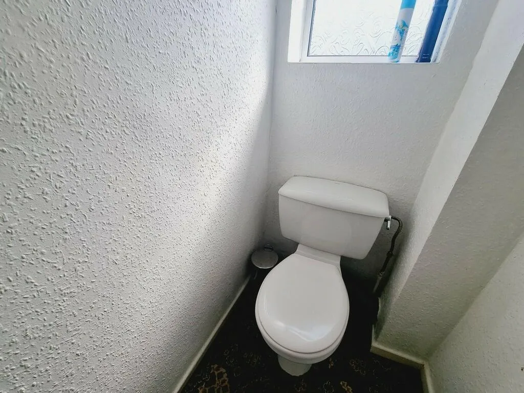5 bedroom semi-detached house for rent